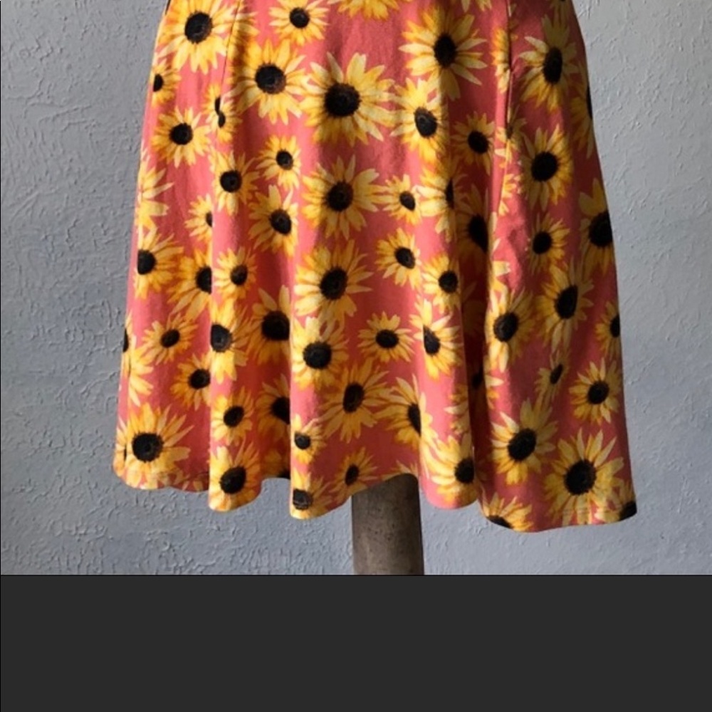 Medium LA hearts Pacsun sunflower skirt